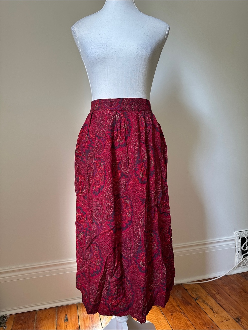 INNOVARE Vintage Red Paisley Vamp Whimsigoth Boho Western Midi Skirt XS